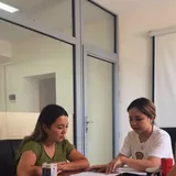 Выпускница курса подписывает договор с партнёрами